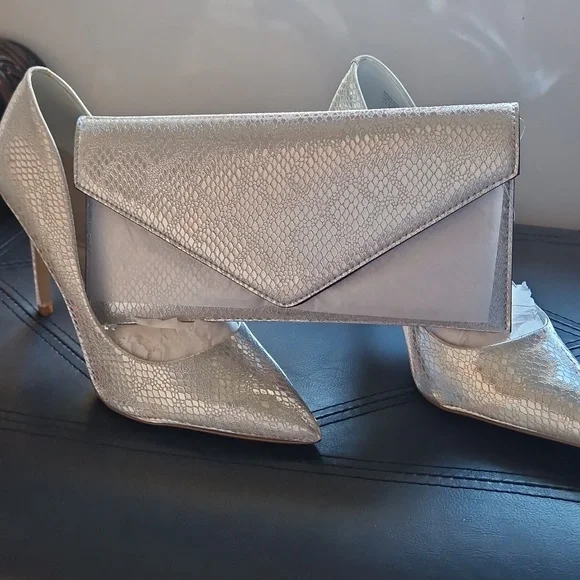 Aldo Elegant Silver Stiletto Heels With Matching Clutch. - Picture 10 of 15